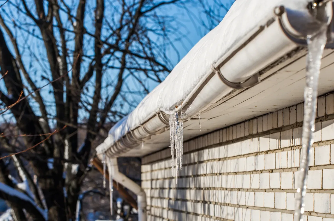 Preparing Your Gutters For Winter — illustration