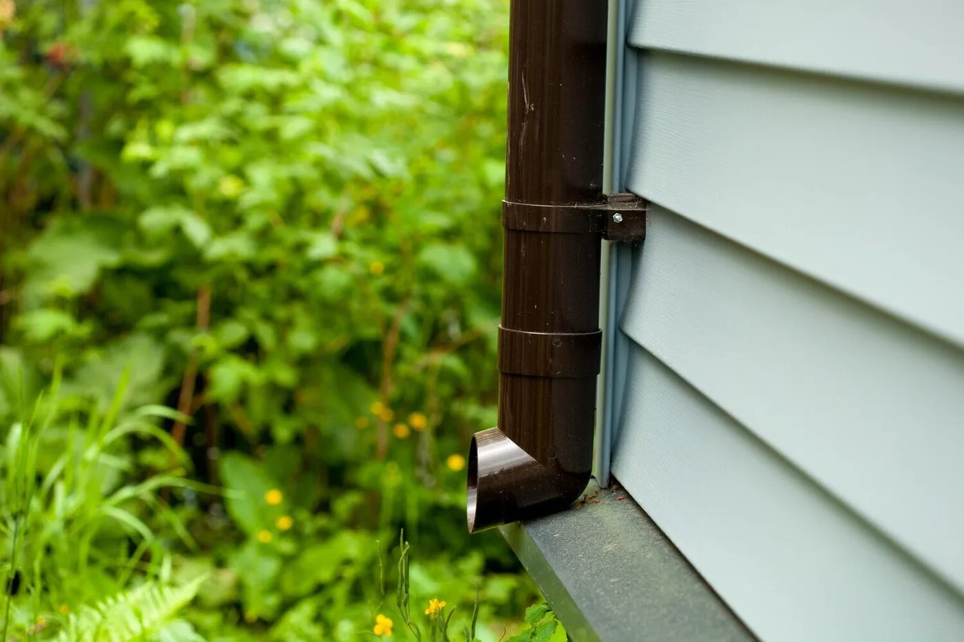 Signs You Need Gutter Repair — illustration
